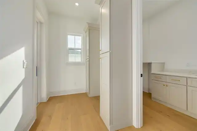 Listing Photo 17