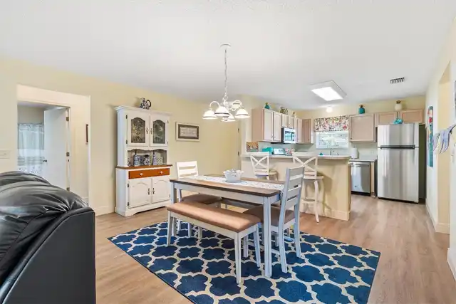 Listing Photo 10