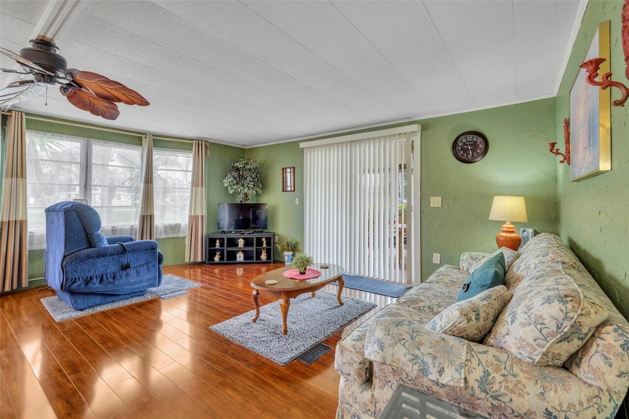 Listing Photo 11