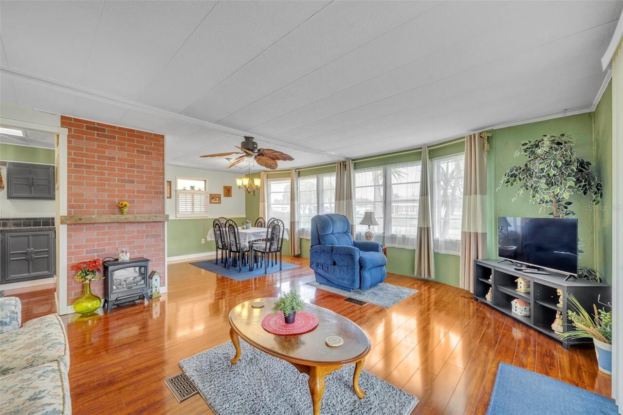 Listing Photo 12