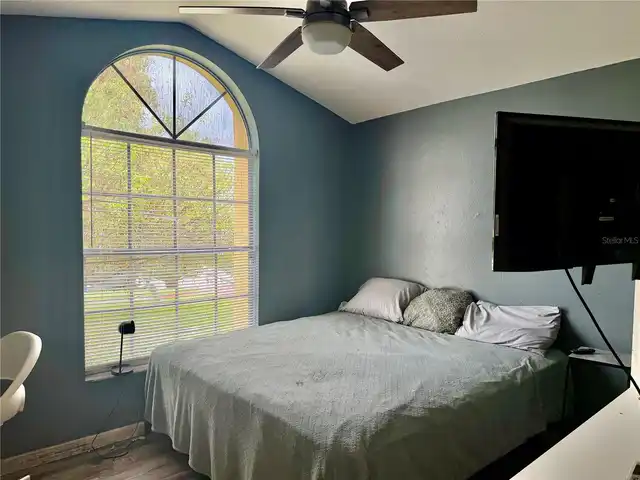 Listing Photo 12