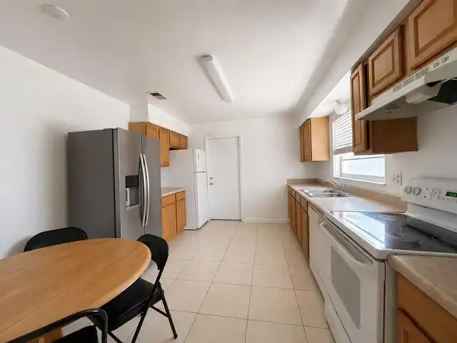 Listing Photo 8