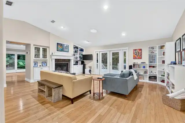 Listing Photo 10