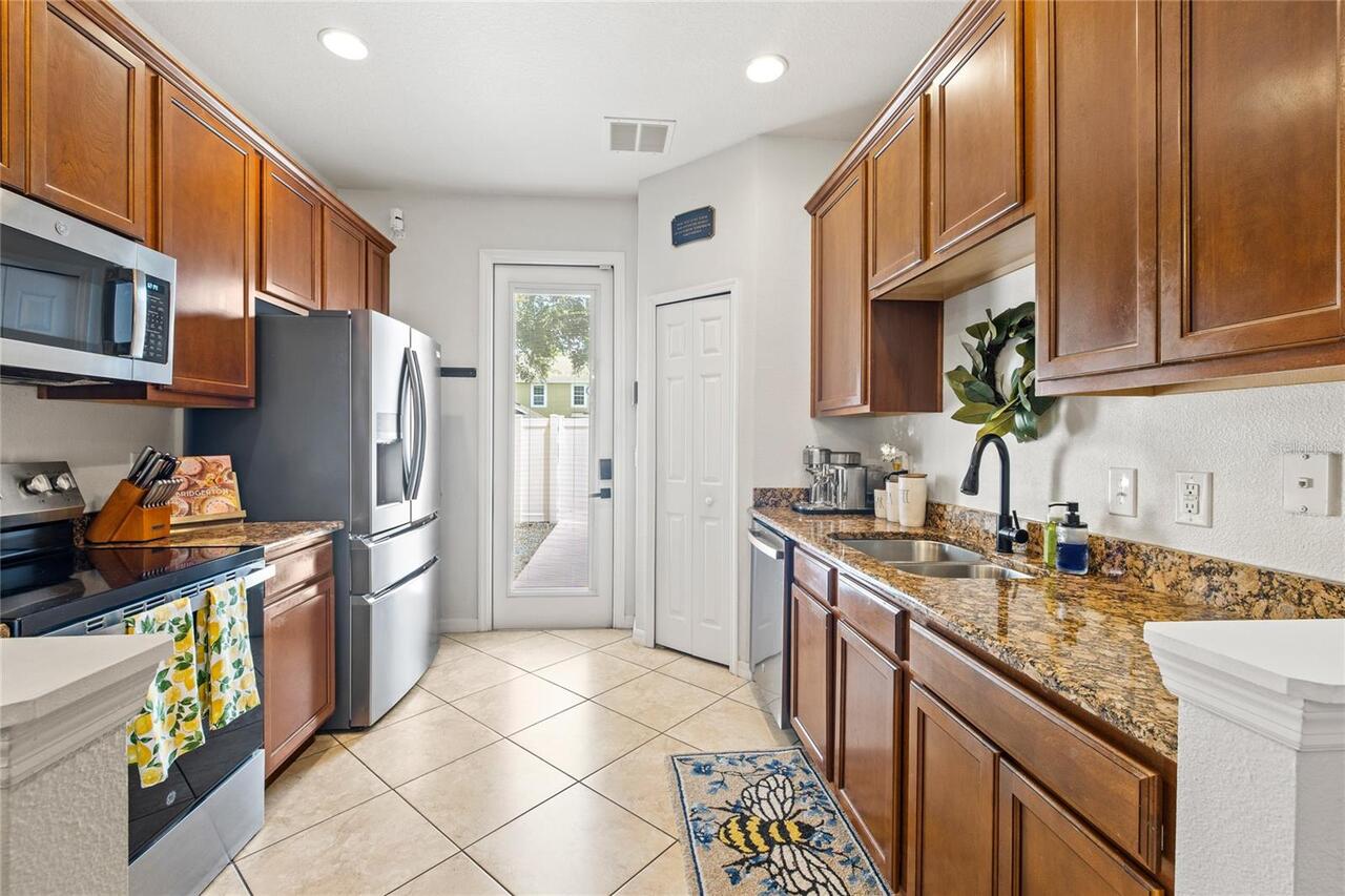 Listing Photo 8