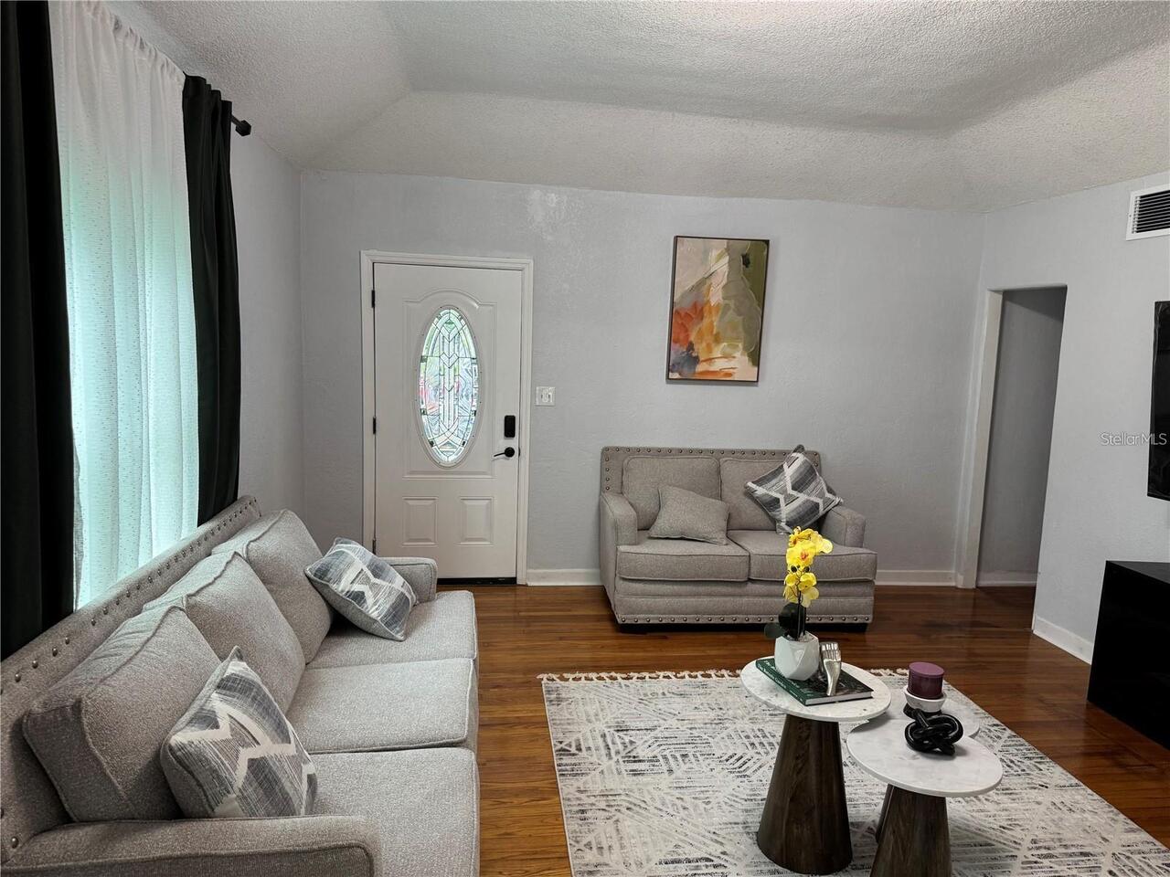 Listing Photo 9