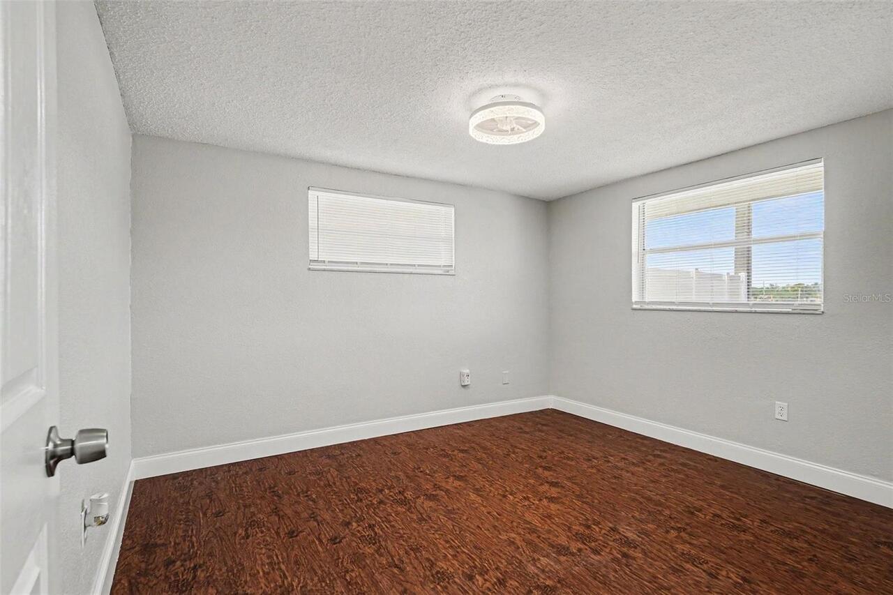 Listing Photo 14