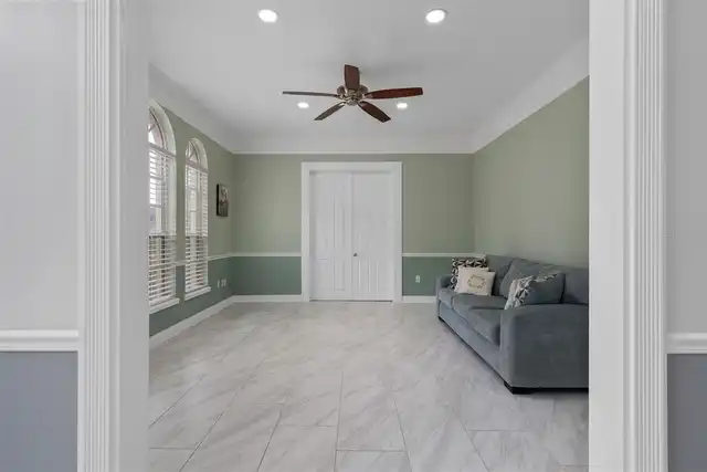 Listing Photo 10