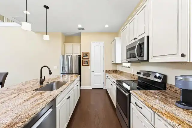 Listing Photo 10