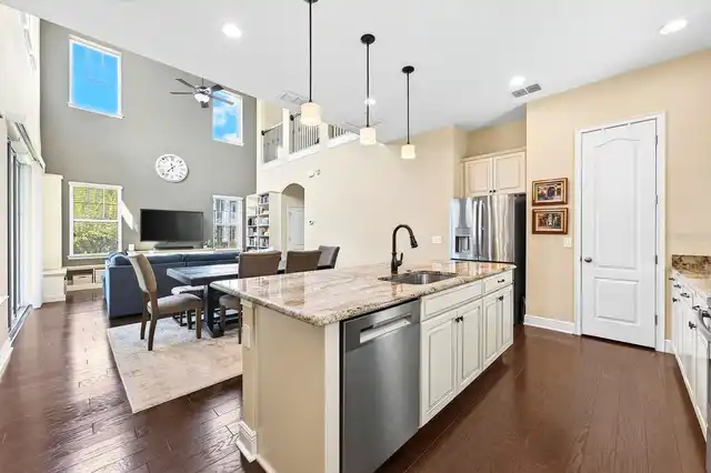 Listing Photo 11