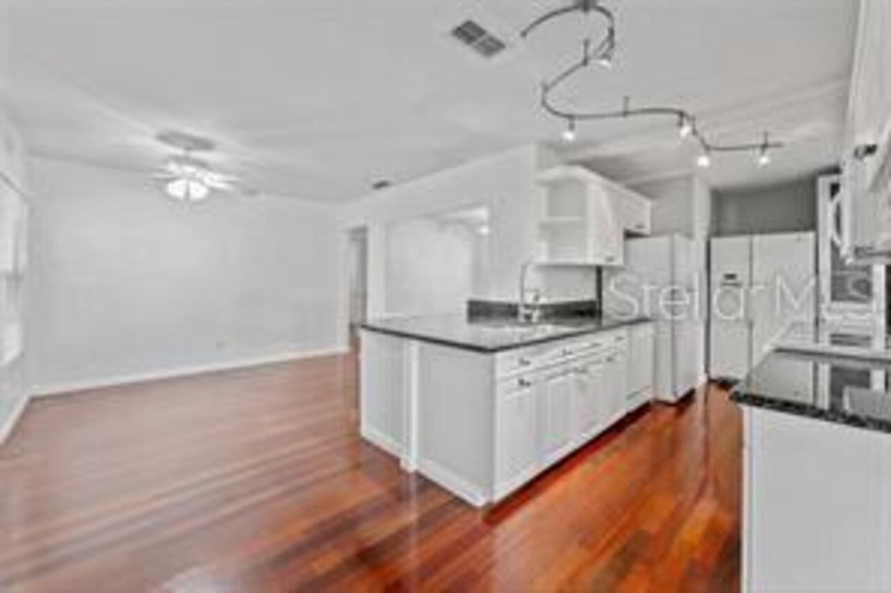 Listing Photo 9