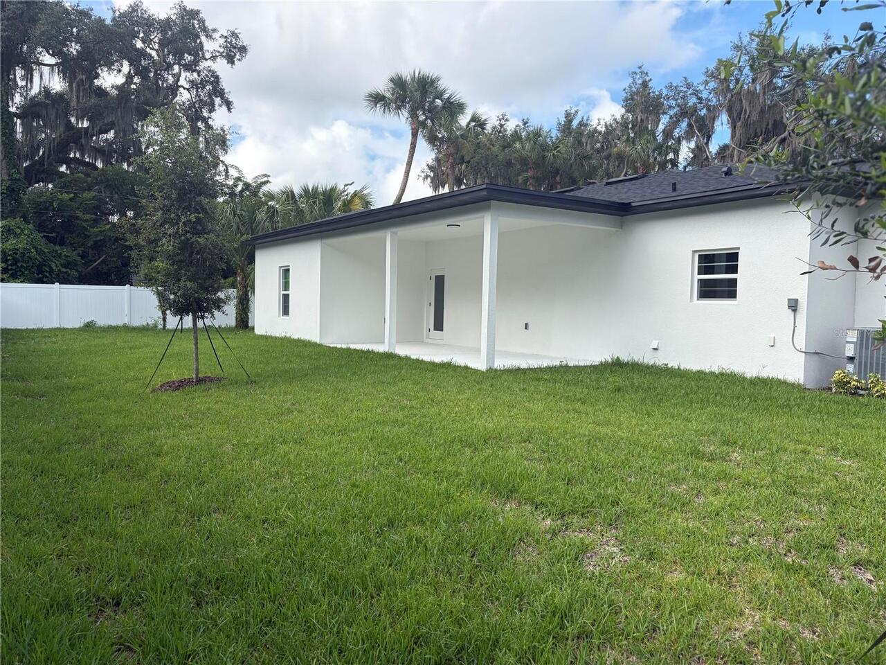 Listing Photo 11