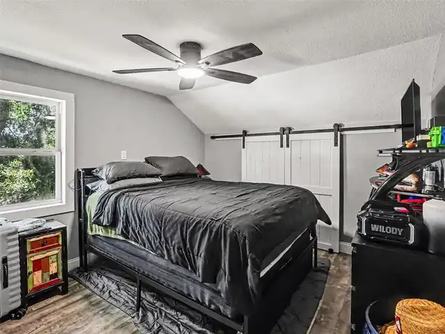 Listing Photo 16