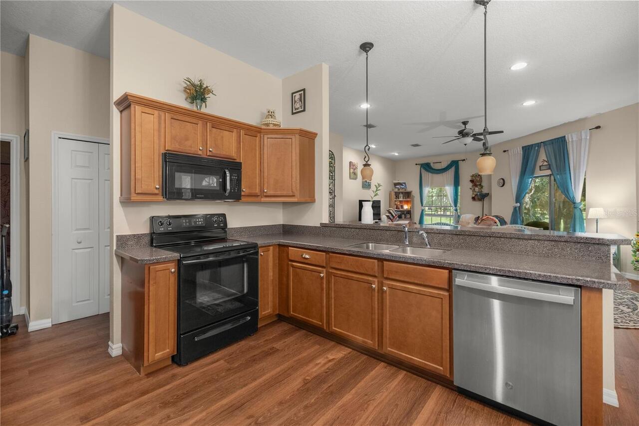 Listing Photo 12