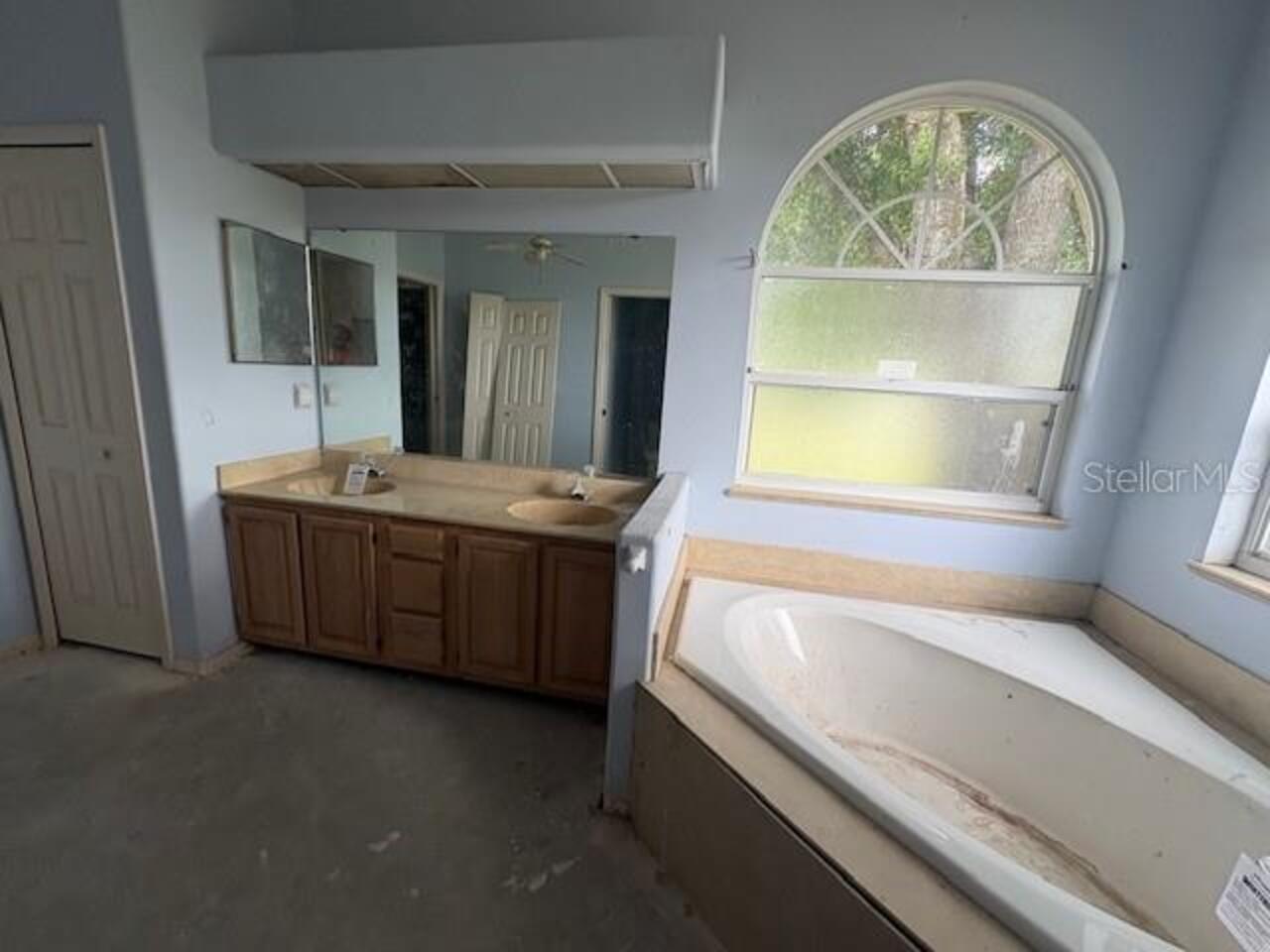Listing Photo 11
