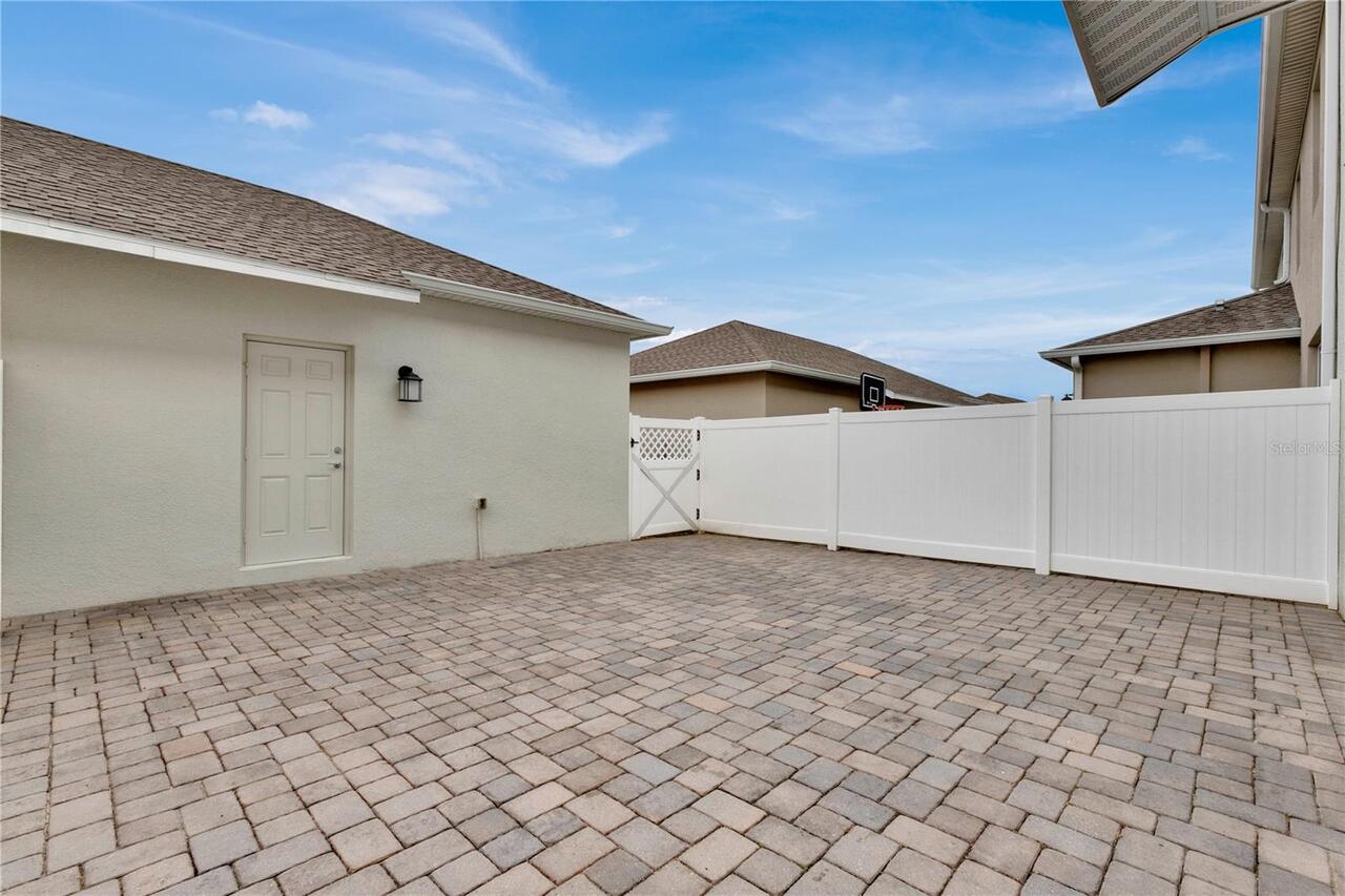 Listing Photo 11