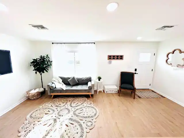 Listing Photo 6
