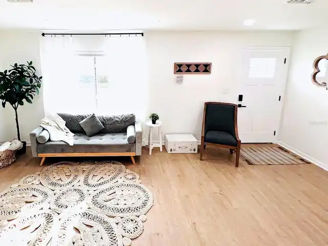 Listing Photo 8