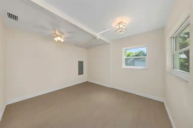 Listing Photo 17