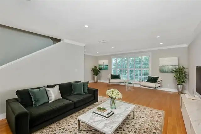 Listing Photo 11
