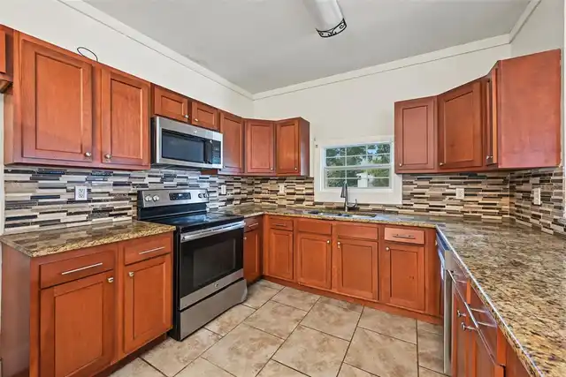 Listing Photo 7