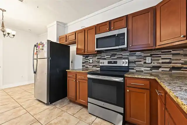 Listing Photo 8