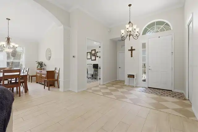 Listing Photo 11