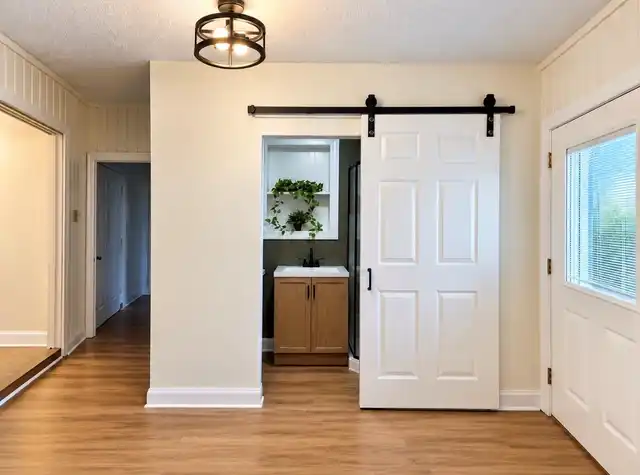 Listing Photo 11