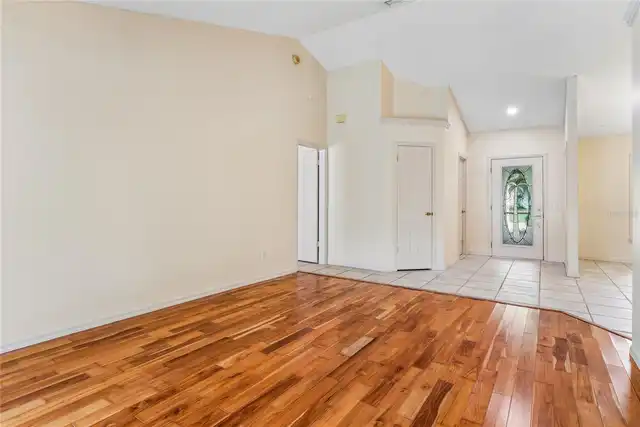Listing Photo 14