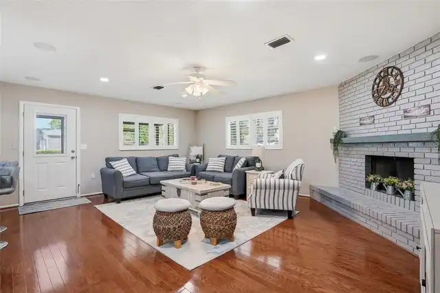 Listing Photo 12