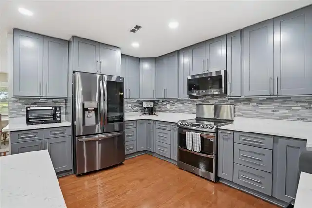 Listing Photo 17