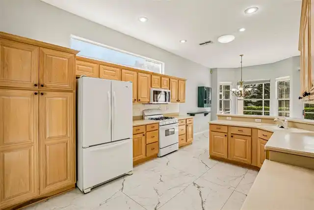 Listing Photo 18