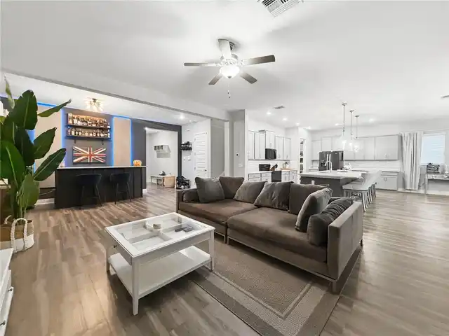 Listing Photo 9