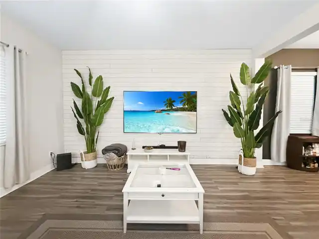 Listing Photo 10