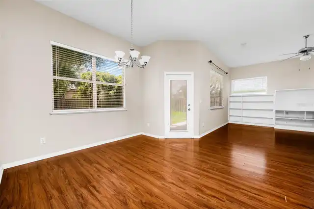 Listing Photo 14