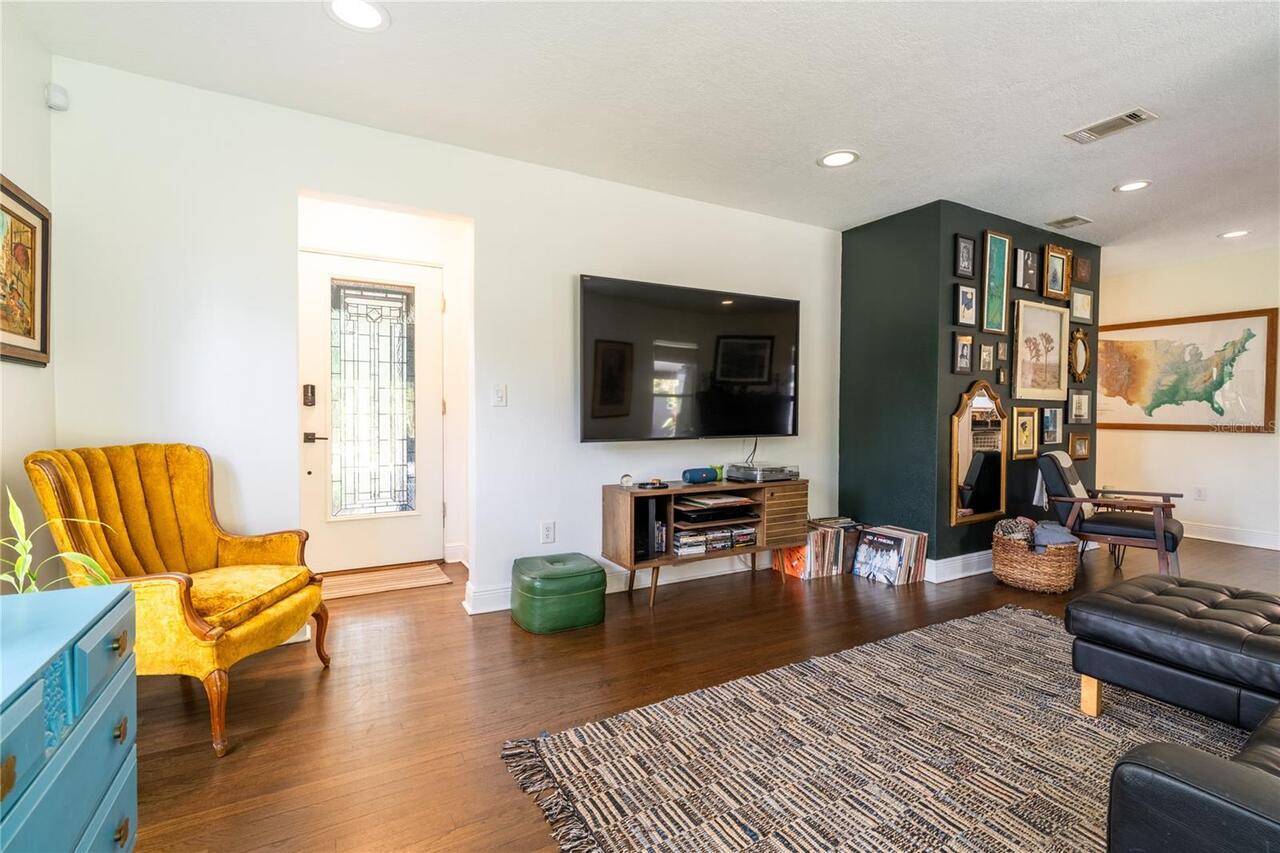 Listing Photo 10