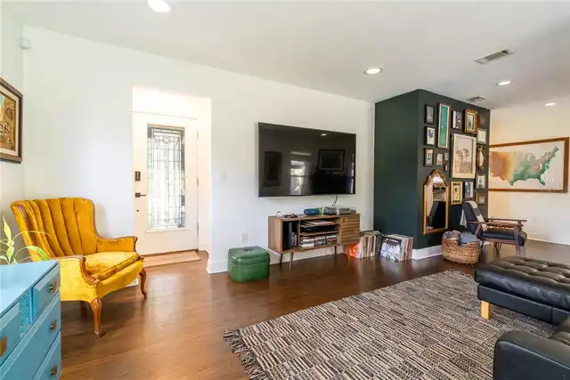 Listing Photo 10