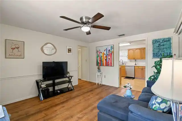 Listing Photo 8