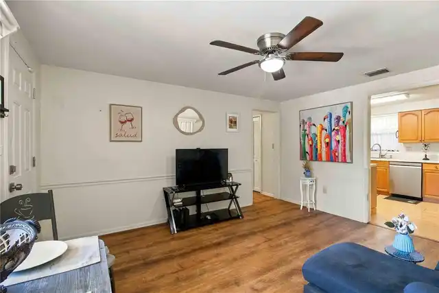 Listing Photo 9