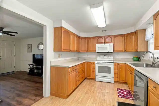 Listing Photo 10