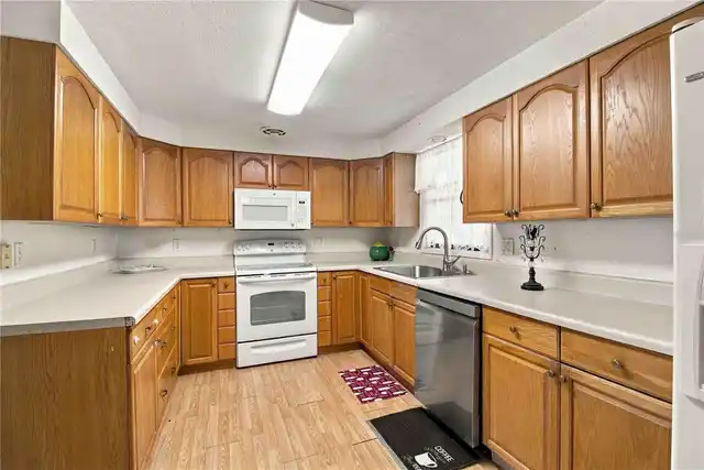 Listing Photo 12