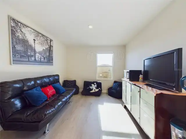 Listing Photo 12