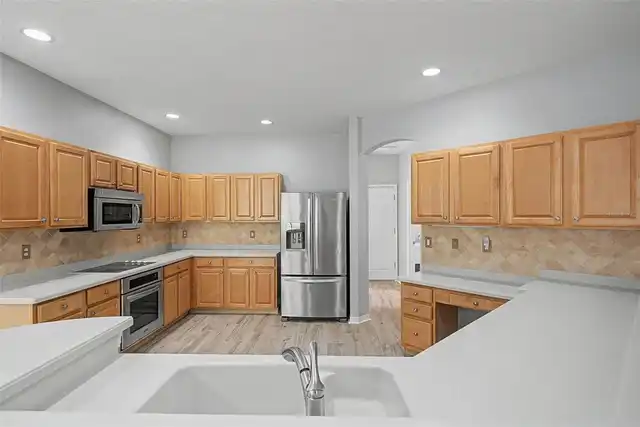 Listing Photo 12