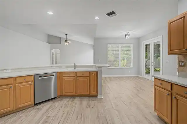 Listing Photo 14