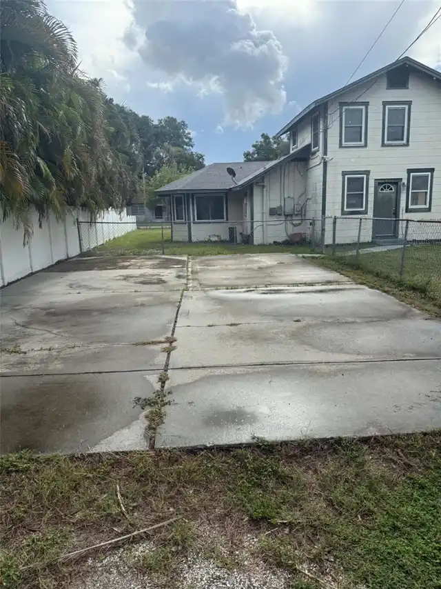 Listing Photo 11