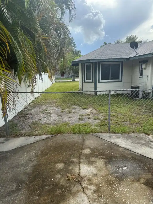 Listing Photo 12