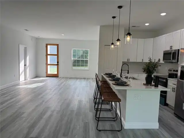 Listing Photo 8