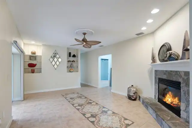 Listing Photo 8