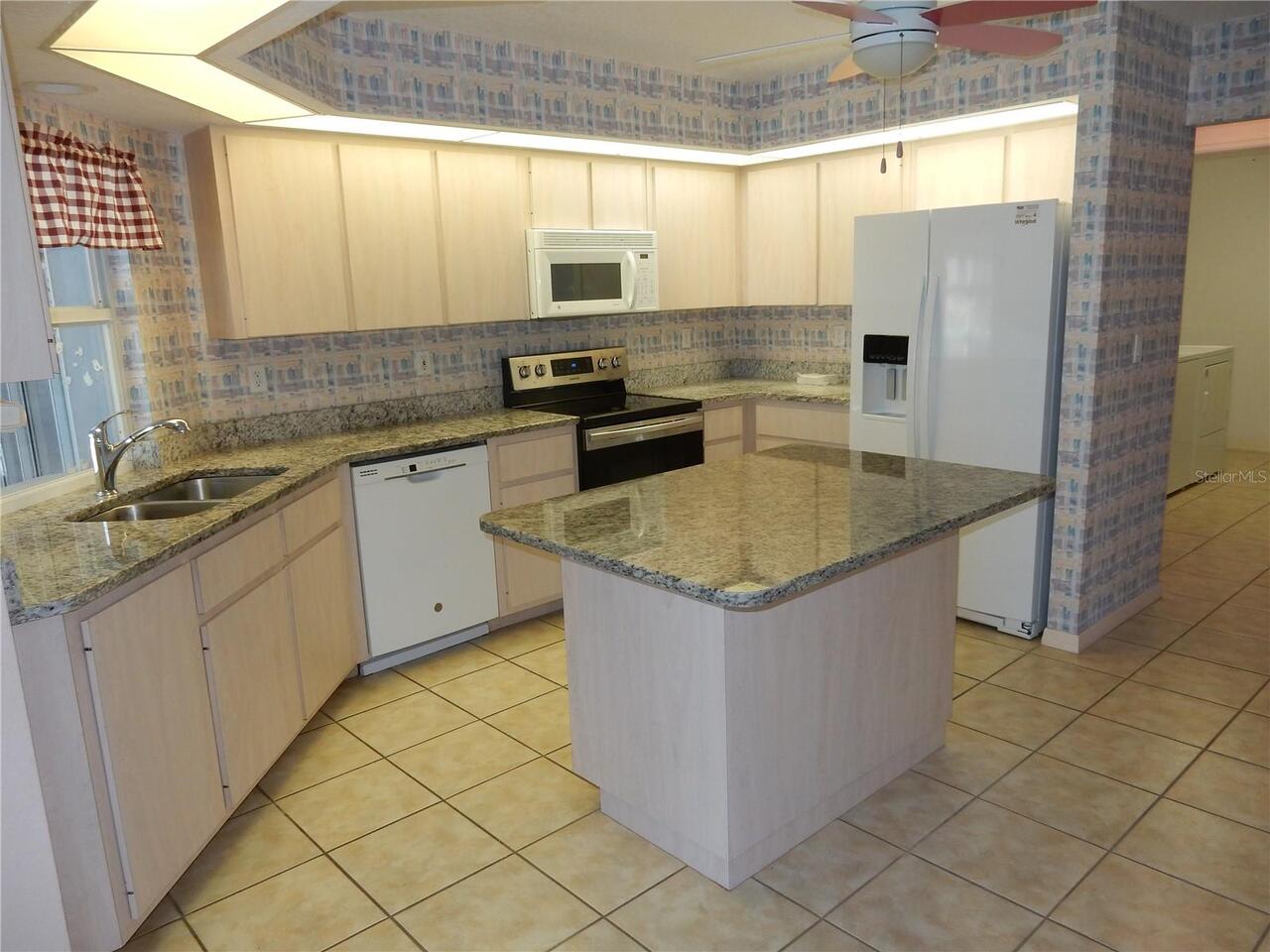 Listing Photo 12