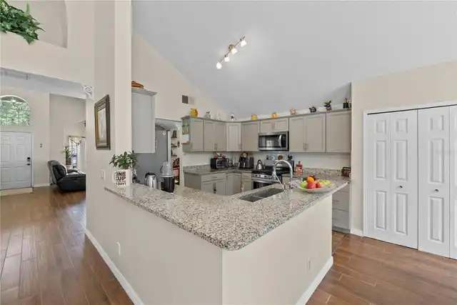 Listing Photo 14