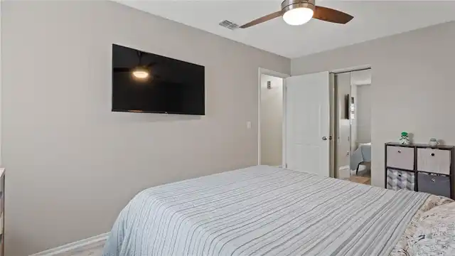 Listing Photo 15